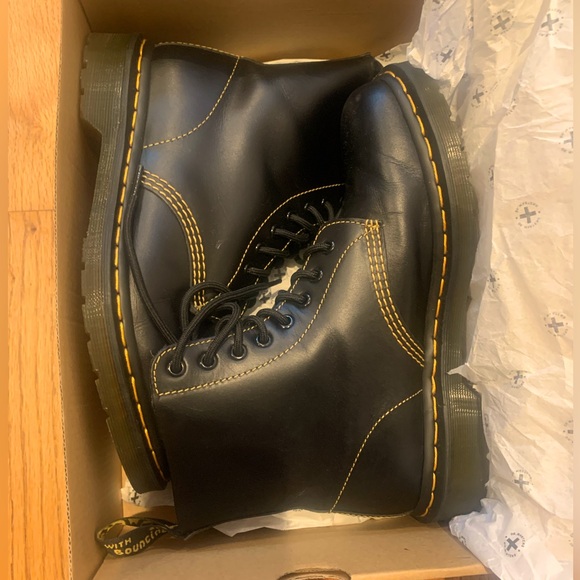 Dr. Martens 1460 Pascal Black Boots Mens Size 7 Womens size 8 - Picture 1 of 3